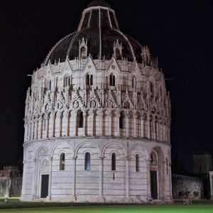 Il Battistero di Pisa vicino al parcheggio Tower Parking