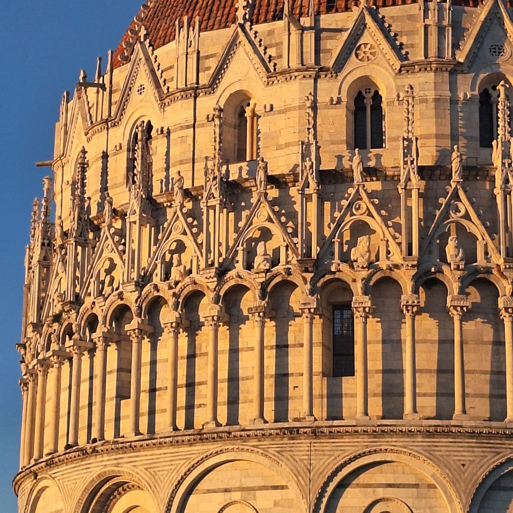 Bartistero di Pisa - interventi di Nicola e Giovanni Pisano
