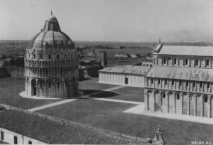 Historical World War II photo of Pisa before July 27, 1944, showing the Baptistery, the Cathedral, and the intact roof of the Camposanto Monumentale, with damaged medieval city walls in the background.